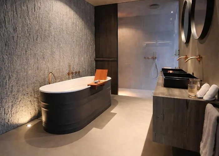 Caselva Mountain By 木屋 *